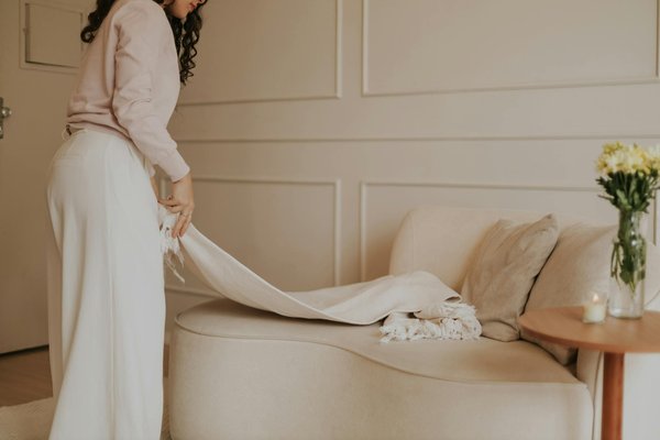 Effortless home transitions: creative strategies for flawless relocation with tailored built-in shelving solutions